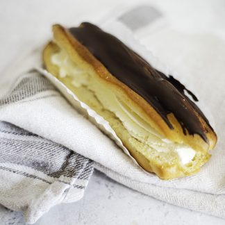 Eclair with Fresh Cream