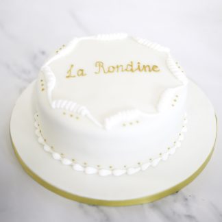 Icing Cake: Eggless Vanilla Sponge With Filling