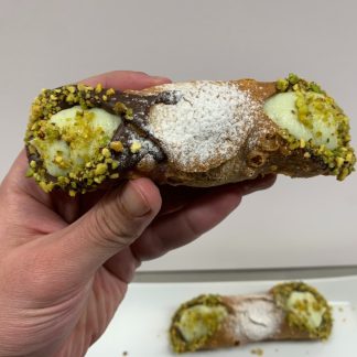 Cannoli with Pistachio cream